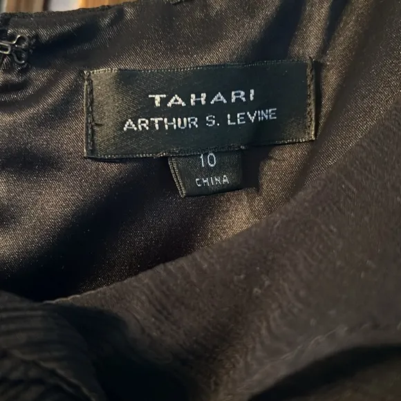 💃🏻EUC Tahari ASL💯Silk Little Black DressTiered Lined Flattering Slimming S:10