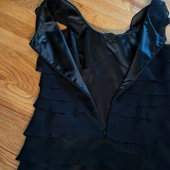 💃🏻EUC Tahari ASL💯Silk Little Black DressTiered Lined Flattering Slimming S:10