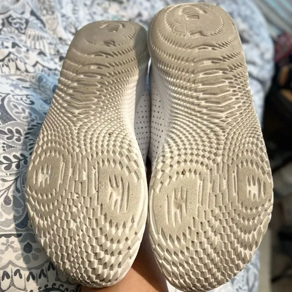 EUC UA Slip Speed Men's White Athletic ShoesSize: 11.5