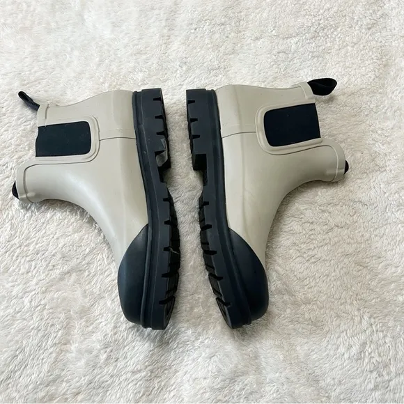 Everlane Black and Cream Chelsea Rain Boots 10
