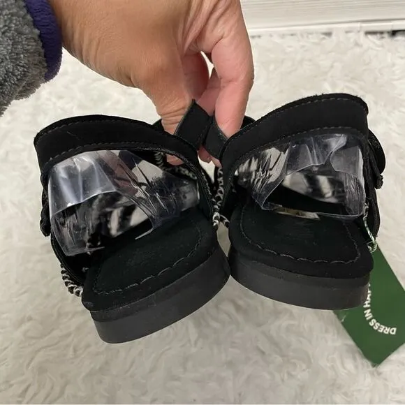 FARM RIO Black Zigzag Sandals Vegan Leather Straps size US 7.5 NEW
