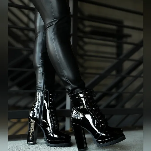 FASHION NOVA Vivian Patent Leather Lace Up Chunky Platform Ankle Bootie NWT