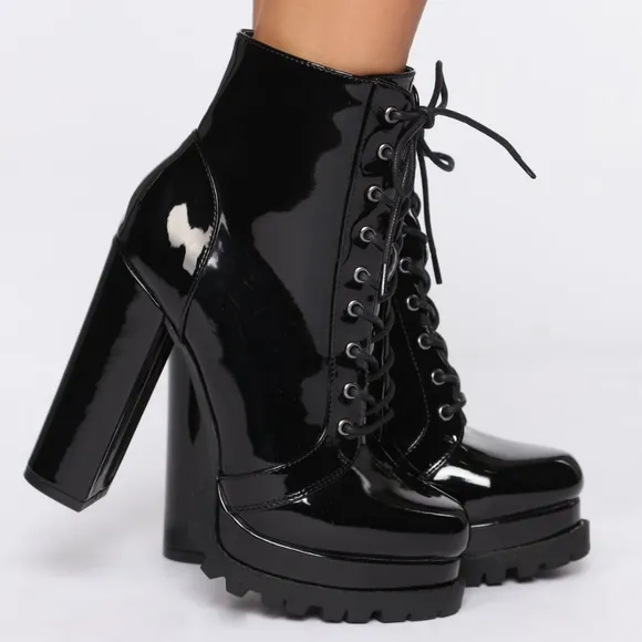 FASHION NOVA Vivian Patent Leather Lace Up Chunky Platform Ankle Bootie NWT