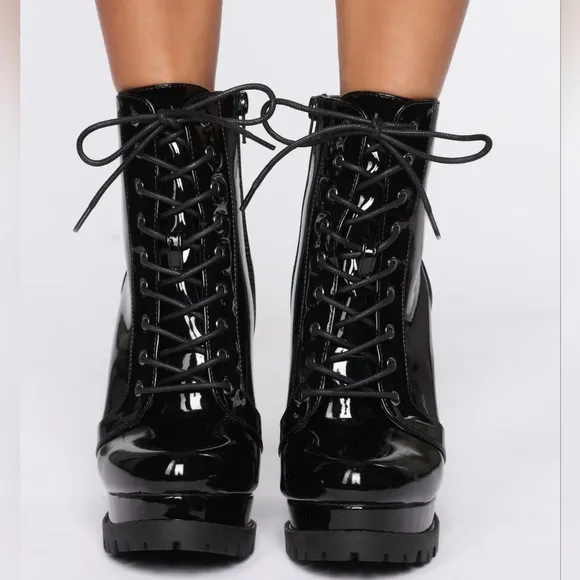 FASHION NOVA Vivian Patent Leather Lace Up Chunky Platform Ankle Bootie NWT