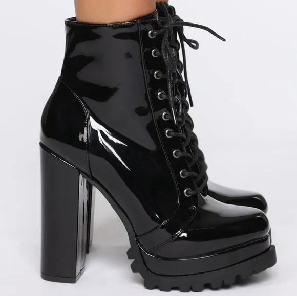 FASHION NOVA Vivian Patent Leather Lace Up Chunky Platform Ankle Bootie NWT