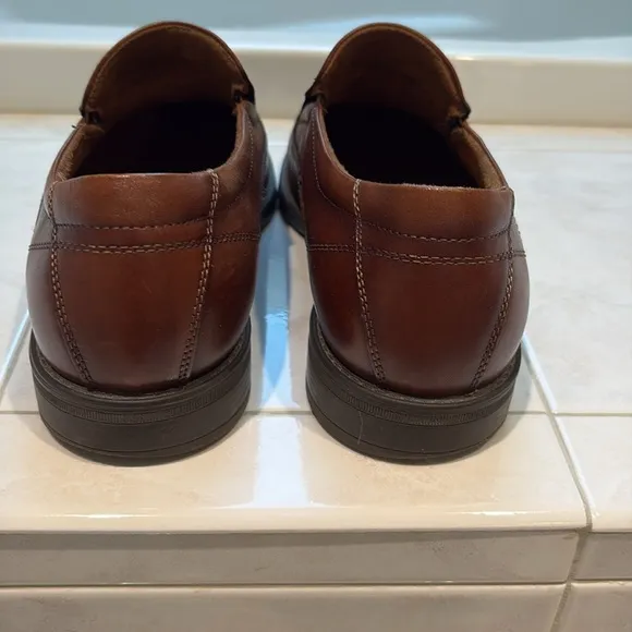 Florsheim Leather Midtown Moc Toe Slip On Cognac Brown Loafers. EUC
