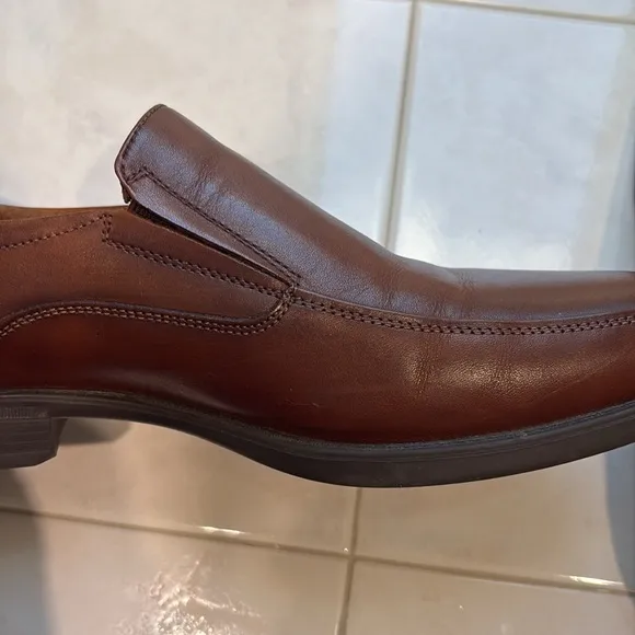 Florsheim Leather Midtown Moc Toe Slip On Cognac Brown Loafers. EUC