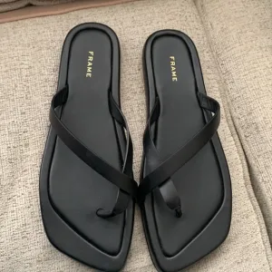 🔥🔥Frame Le Montauk black leather sandals size 38 NWOT🔥🔥