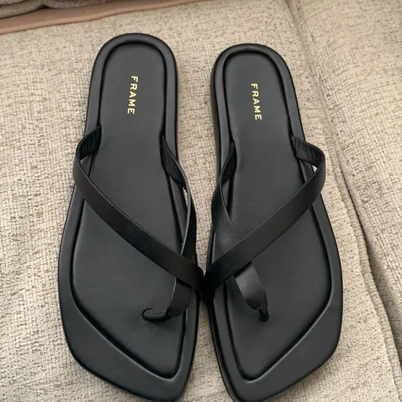 🔥🔥Frame Le Montauk black leather sandals size 38 NWOT🔥🔥