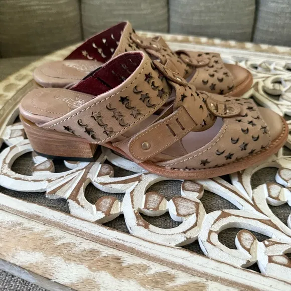 Freebird by Steven Moonstars Leather Sandals Shoes Women’s 7 NEW