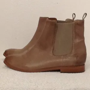 Frye Anna Chelsea styled boots