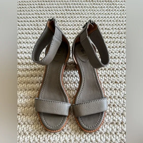 Frye Brielle Gray Back Zip Ankle Strap Leather Block Heel Sandal Shoe Size 8