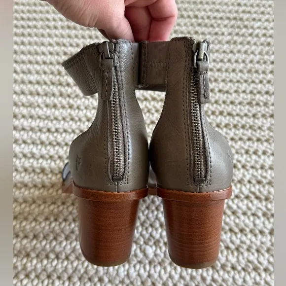 Frye Brielle Gray Back Zip Ankle Strap Leather Block Heel Sandal Shoe Size 8
