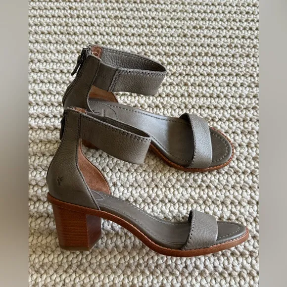 Frye Brielle Gray Back Zip Ankle Strap Leather Block Heel Sandal Shoe Size 8