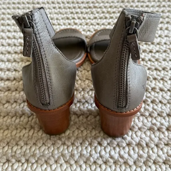 Frye Brielle Gray Back Zip Ankle Strap Leather Block Heel Sandal Shoe Size 8