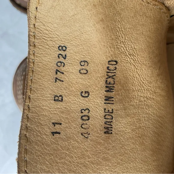 Frye Brown Leather Chukka Boots with Lace-Up Design Men’s 11
