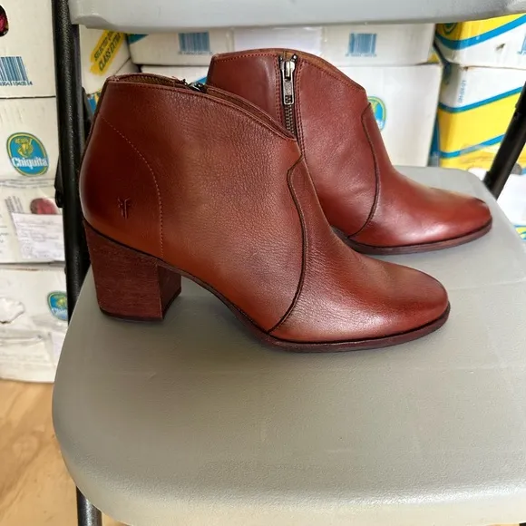 Frye Nora Elegant Brown Leather Ankle Boots
