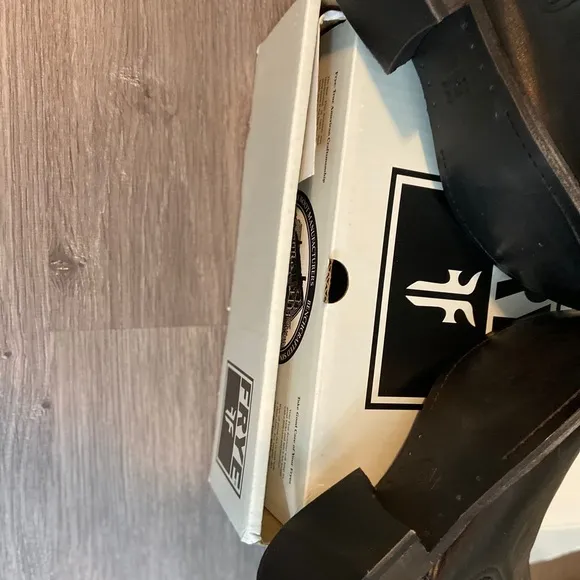 Frye Pippa Chelsea Booties