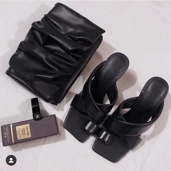 GORGEOUS ZARA NWT Padded Heeled Leather Sandals