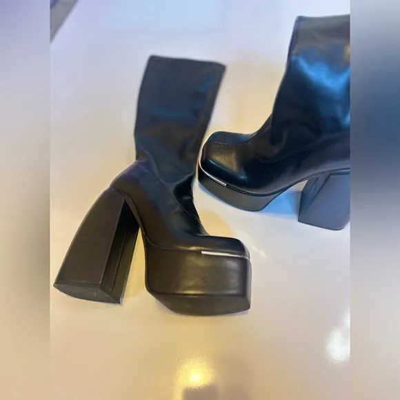 Goth Elegant Black Knee-High Boots size 6