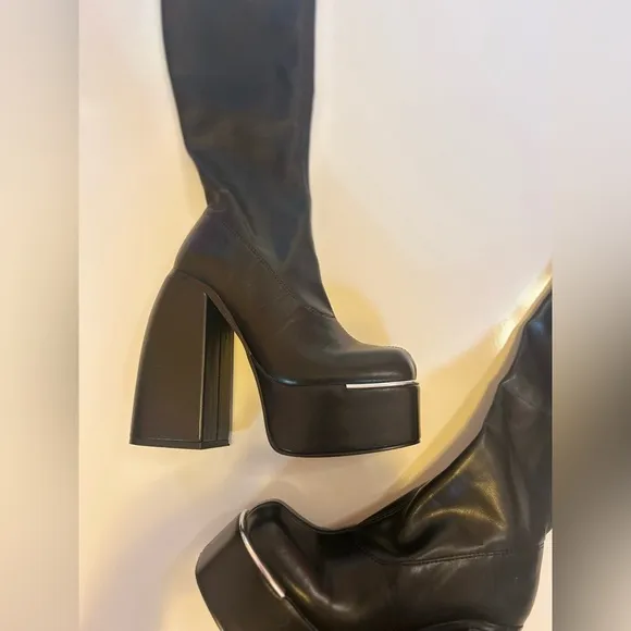 Goth Elegant Black Knee-High Boots size 6