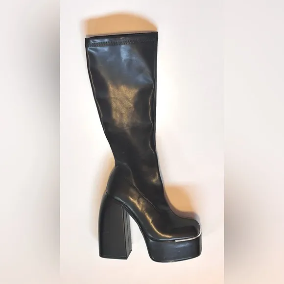 Goth Elegant Black Knee-High Boots size 6