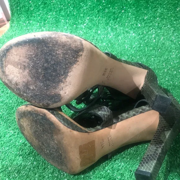 Gucci gladiator sandal size 39.5 in snakeskin green