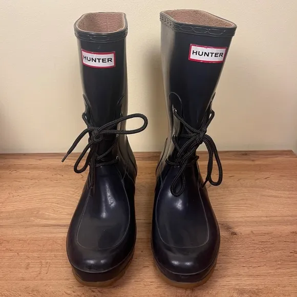 HUNTER Ackley Lace Front Rain Boots Size 8 Navy Blue Mid-Calf Waterproof Rubber