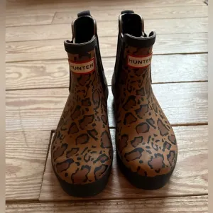 Hunter Chelsea Brown Leopard Print Boots size 7