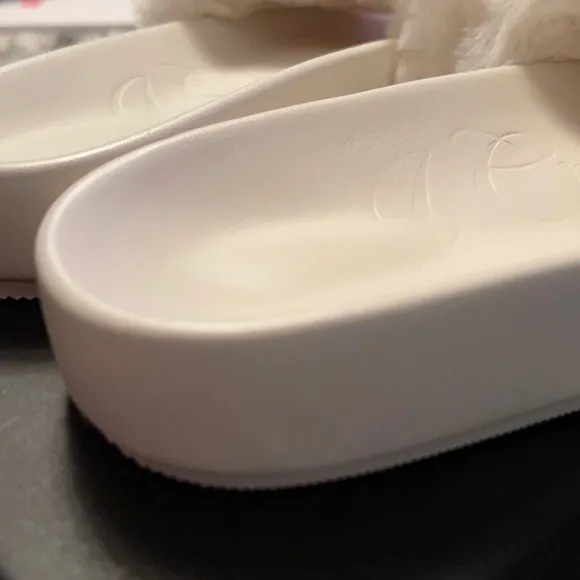 J.Crew Pacific faux fur fluffy-strap slides shoes in ivory white BA189