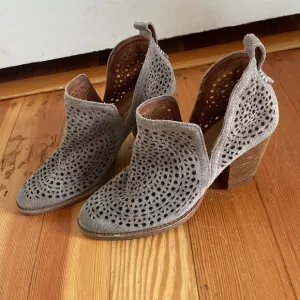 Jeffrey Campbell Rosalee Perforated Women's Ankle Boots‎ 7