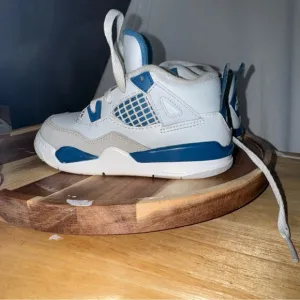 Jordan 4  Kids Blue and White Sneakers size 8c