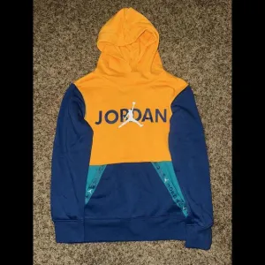 Jordan Big Kids (Boy’s) Full Sleeve Color Blocked Vert Tape FT Pullover Hoodie