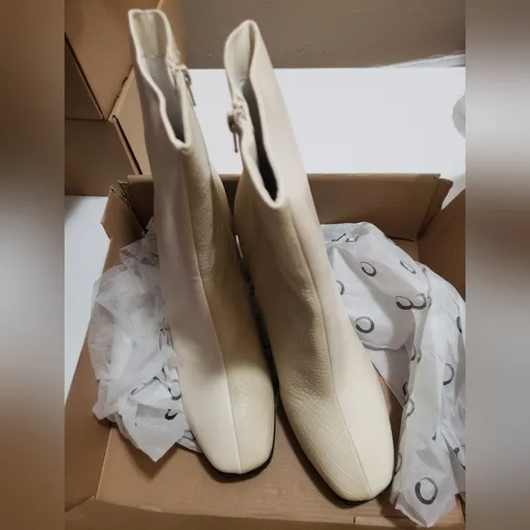 Journee Collection Women's January Tru Comfort Foam Booties Size 12 NWB Ivory