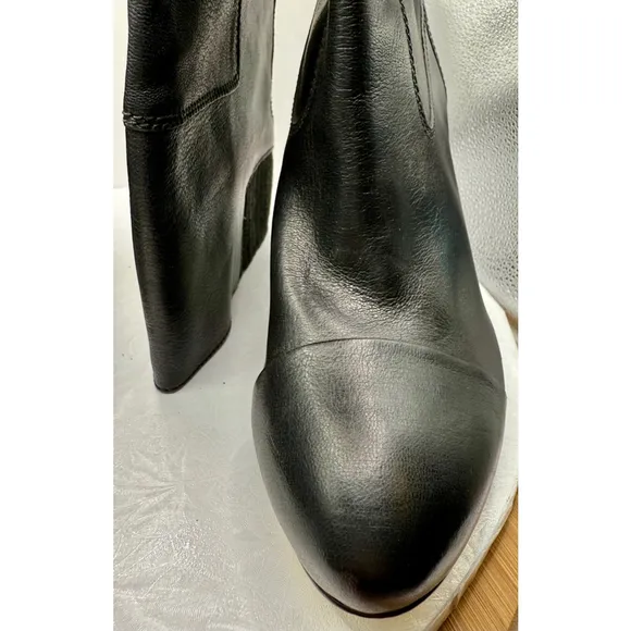 Juicy Couture Rosette High Heel Black Leather Boots Size 9.5