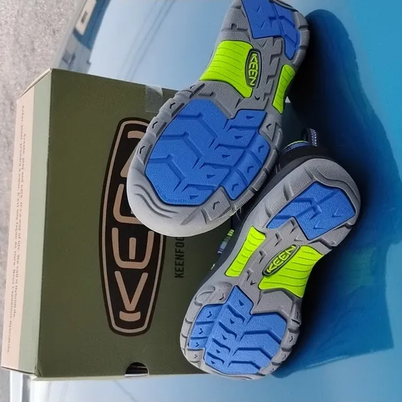 Keen H2 Newport REFLECTIVE Kids Size 5 Sandals Shoes Closed Toe Blue Green Used