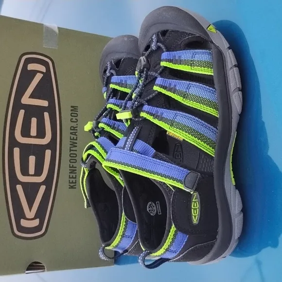 Keen H2 Newport REFLECTIVE Kids Size 5 Sandals Shoes Closed Toe Blue Green Used