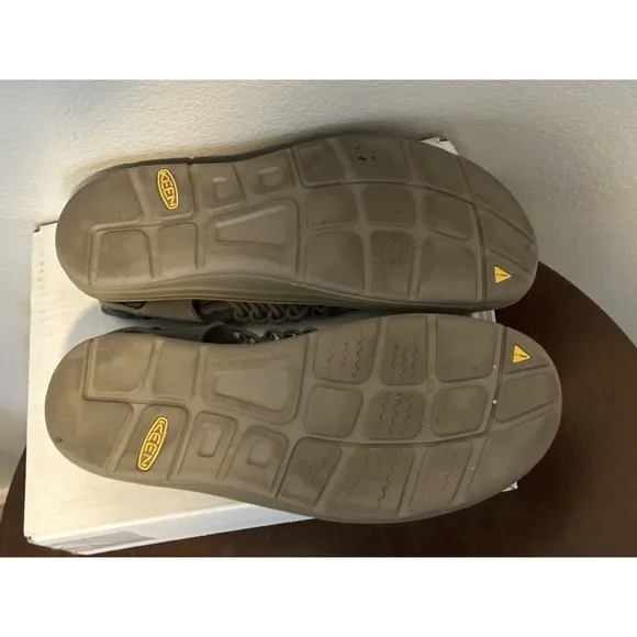 KEEN Sandals Men's Uneek Brindle Olive Trail Hiking Bungee Shoes 1018676 Size 13