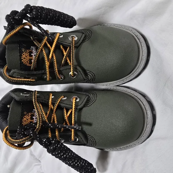 Kids 5 Timberland Boots NEW