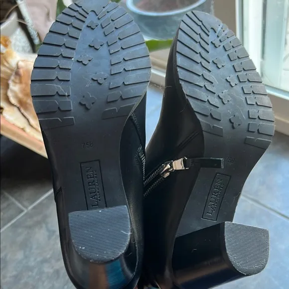 Lauren Ralph Lauren Black Leather Ankle Boots 3” heels like new