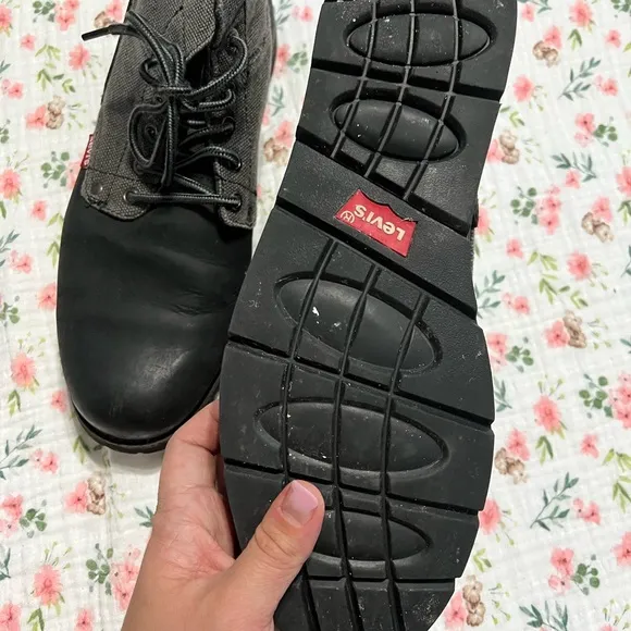 Levi's Men's Black and Gray Boots