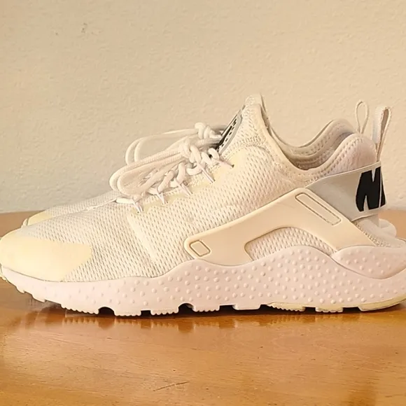 Lightly Worn - NIKE - Air Huarache White Slip-on Athletic Shoes, Mens Size 9.5