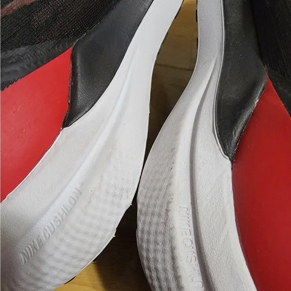 Like-New/EUC Nike Air WINFLO 9 Black/Red Sneakers DD6203-003 Men’s Size 11.5