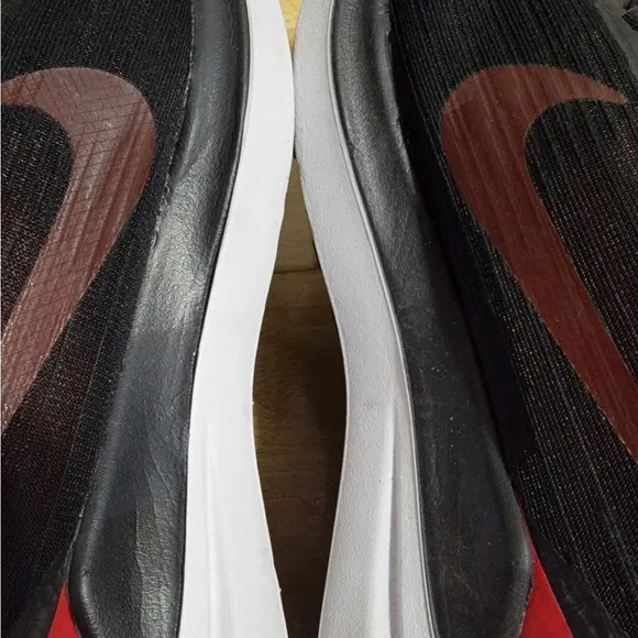 Like-New/EUC Nike Air WINFLO 9 Black/Red Sneakers DD6203-003 Men’s Size 11.5