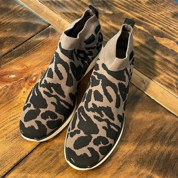 Louise et Cie Breyson Tan Leopard Print Sneaker size 9.5