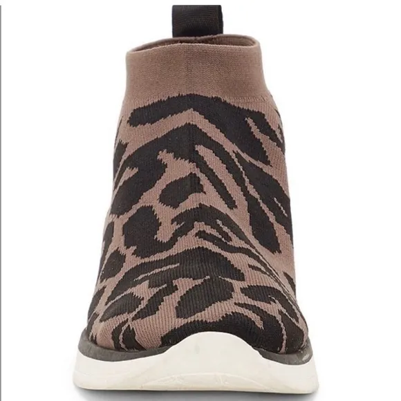 Louise et Cie Breyson Tan Leopard Print Sneaker size 9.5