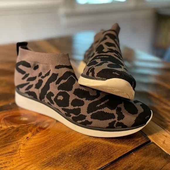 Louise et Cie Breyson Tan Leopard Print Sneaker size 9.5