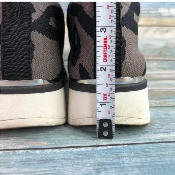 Louise et Cie Breyson Tan Leopard Print Sneaker size 9.5