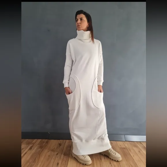 Luxurious Turtleneck Maxi Sweatshirt Dress with Pockets in BEIGE
