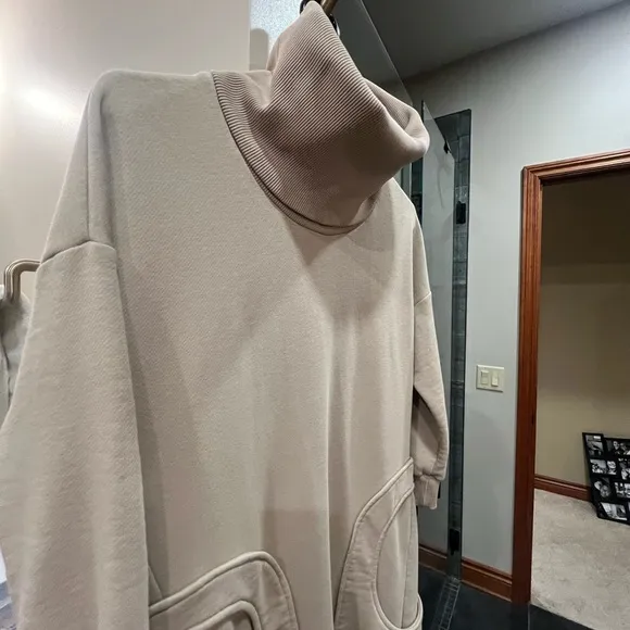 Luxurious Turtleneck Maxi Sweatshirt Dress with Pockets in BEIGE